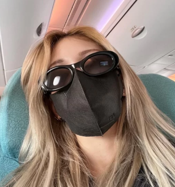 Jeon Somi, the hottest high-teen queen…She’s hip even in the plane